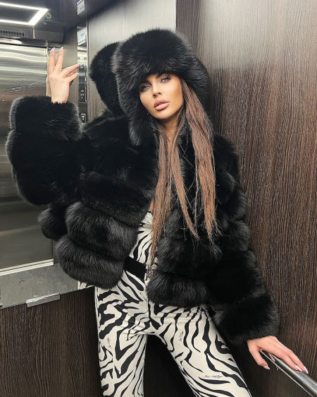 Czarne Futerko z Lisów Fińskich ze Stójką