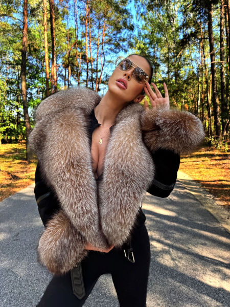 Kożuch czarny z lisem kryształowym